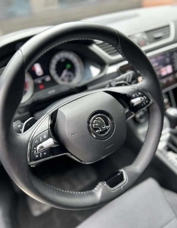 Skoda Superb cena 104900 przebieg: 144000, rok produkcji 2020 z Kraków małe 667